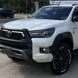 Toyota Hilux 2021 White