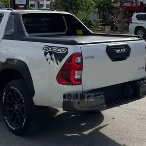 Toyota Hilux 2021 White