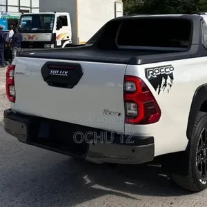 Toyota Hilux 2021 White