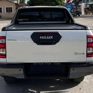 Toyota Hilux 2021 White