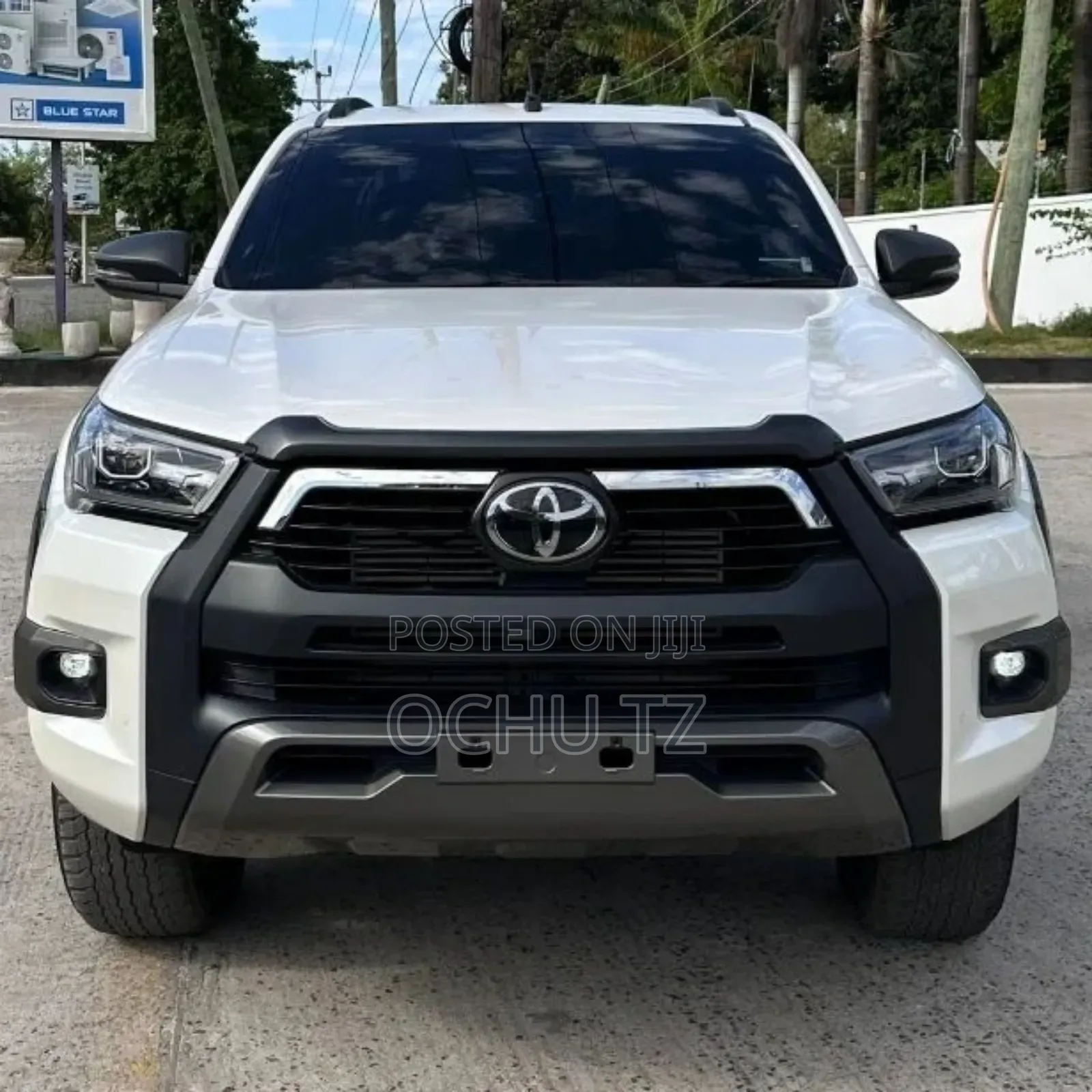 Toyota Hilux 2021 White