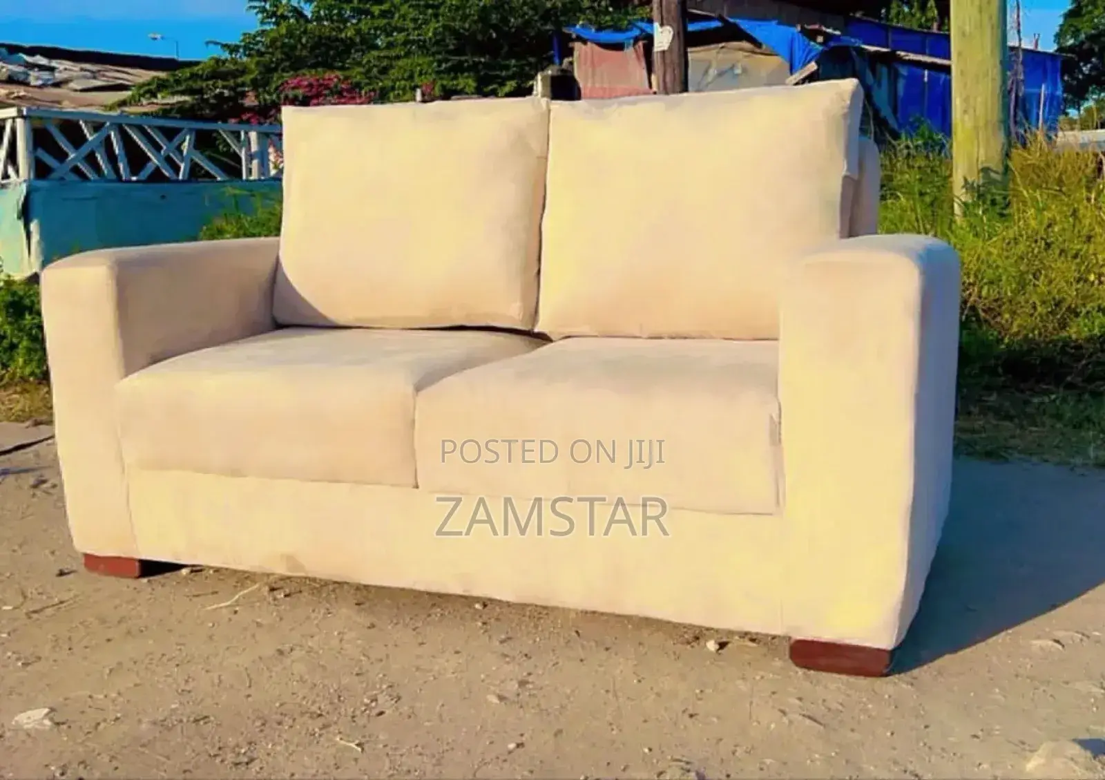 Kochi La Sofa Watu Wawili