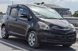 Toyota Ractis 1.3 FWD 2010 Black