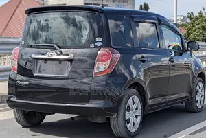 Toyota Ractis 1.3 FWD 2010 Black