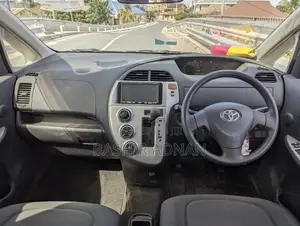 Toyota Ractis 1.3 FWD 2010 Black
