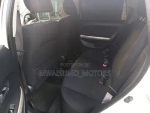 Toyota IST 2003 Off white
