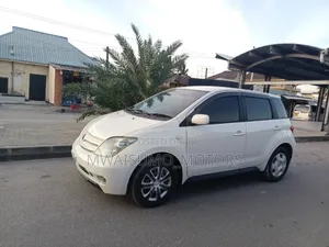 Toyota IST 2003 Off white
