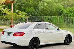 Mercedes-Benz E550 2011 Pearl