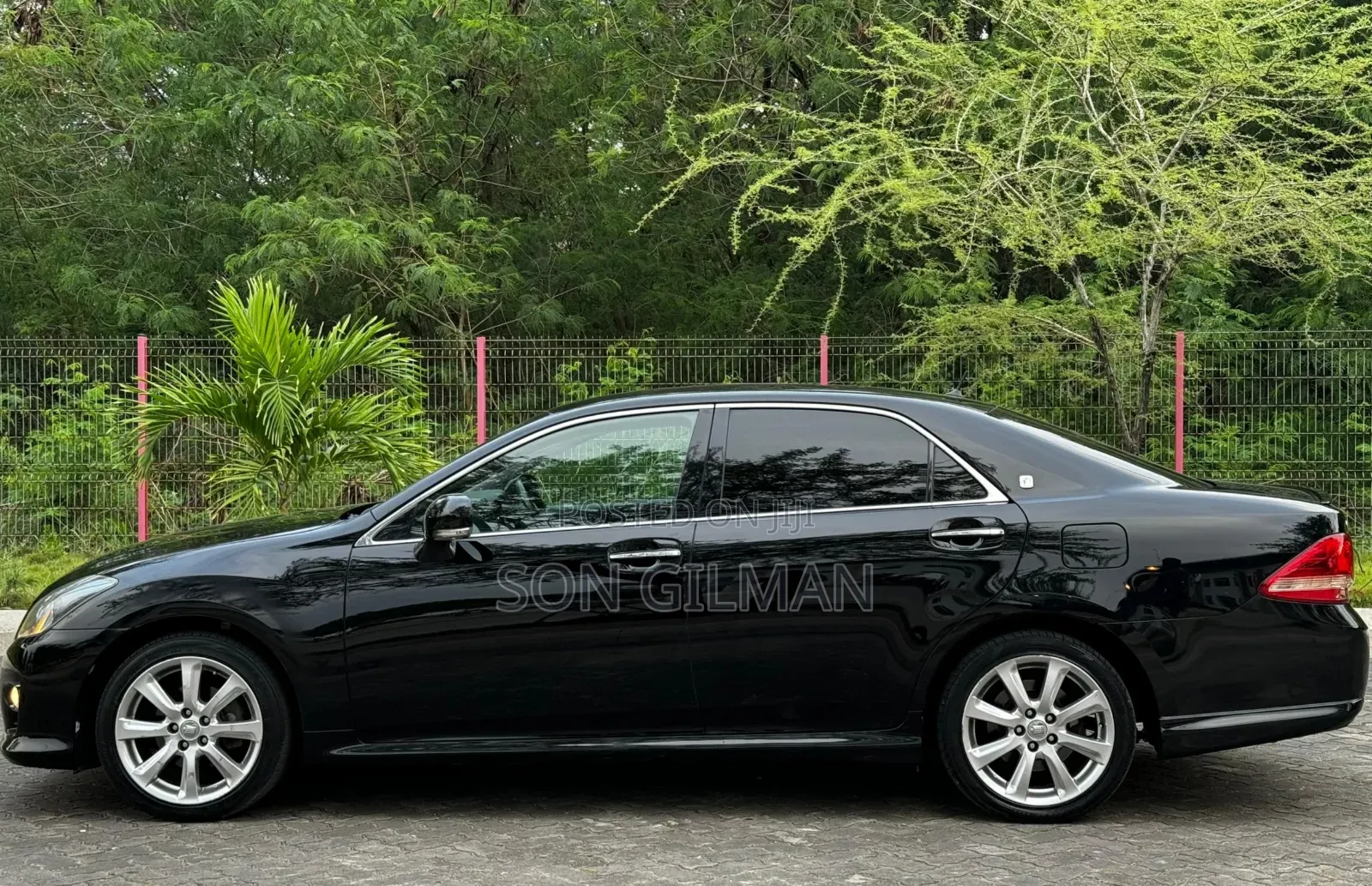 Toyota Crown 2010 Black
