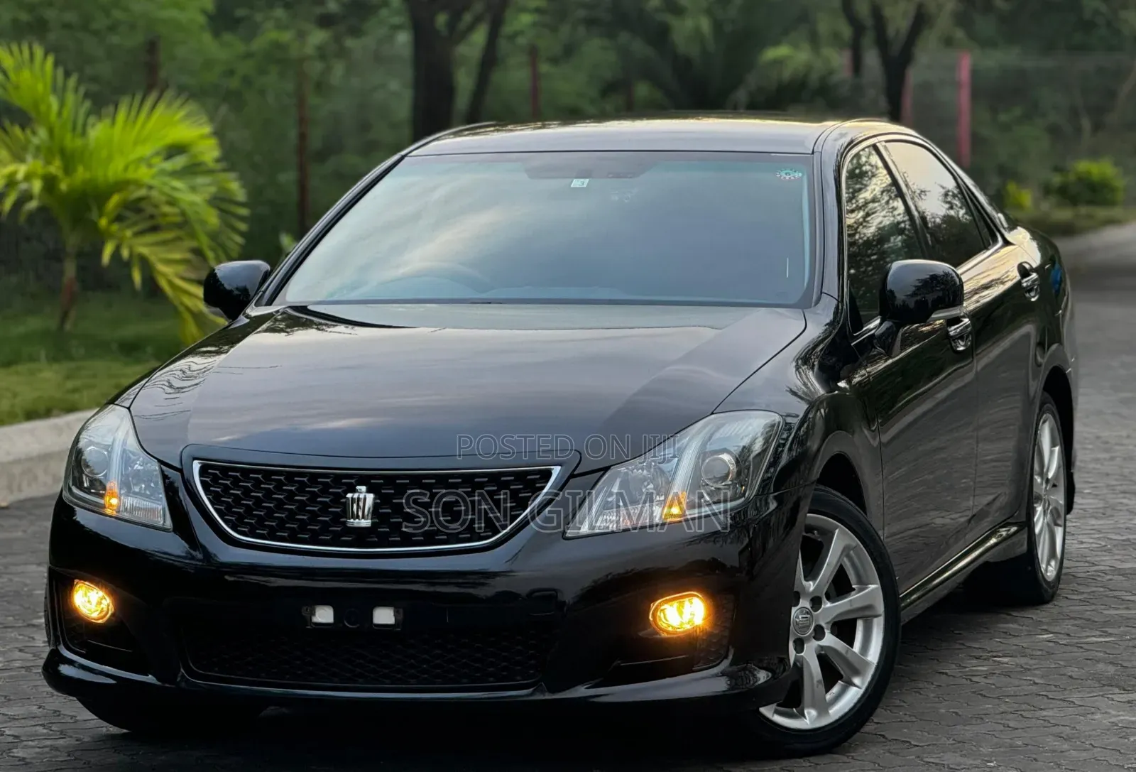Toyota Crown 2010 Black
