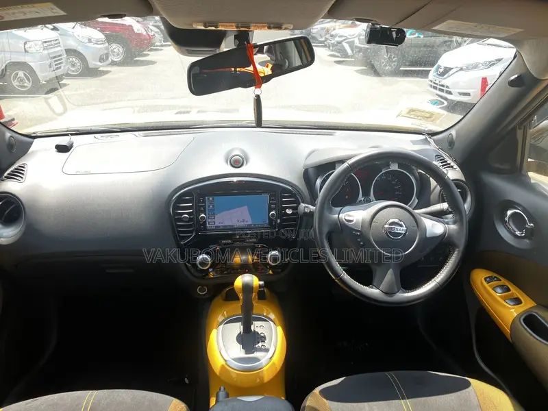 Nissan Juke 2017 Yellow