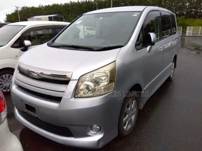 Toyota Noah 2007 Silver
