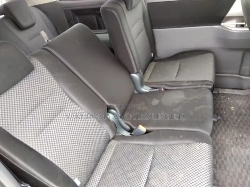 Toyota Noah 2007 Silver