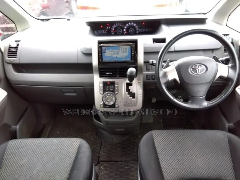 Toyota Noah 2007 Silver