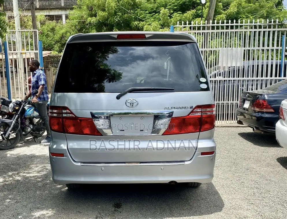 Toyota Alphard 2006 Silver