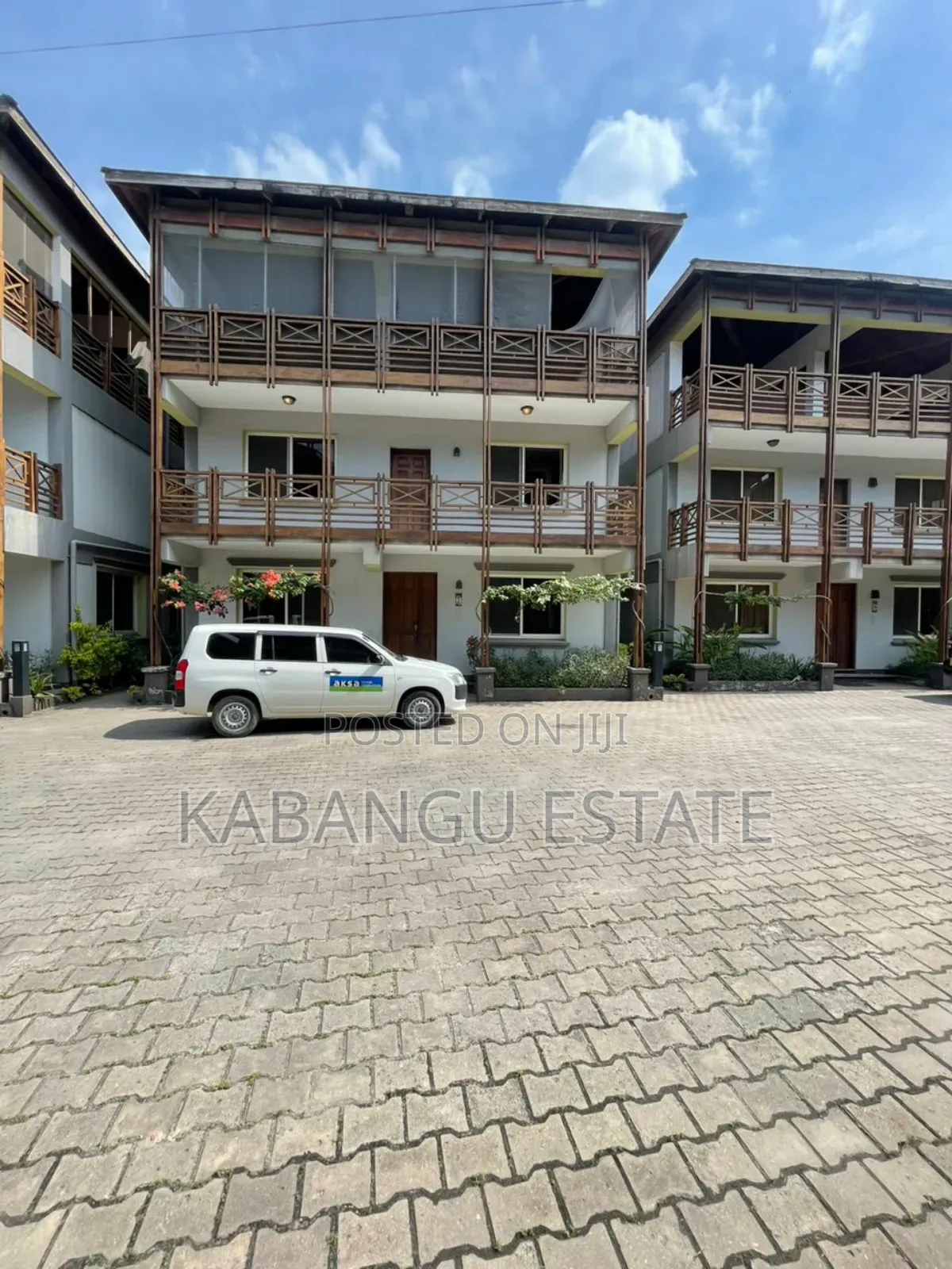4bdrm Villa in Mikocheni for rent