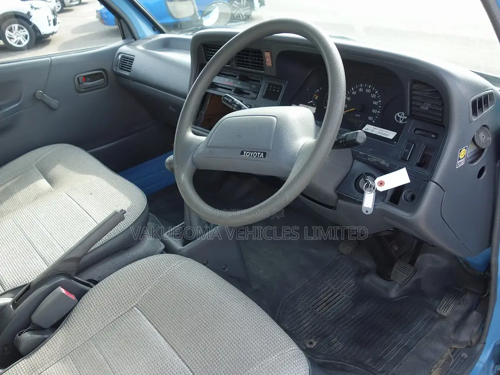 Toyota HiAce 1997 Blue