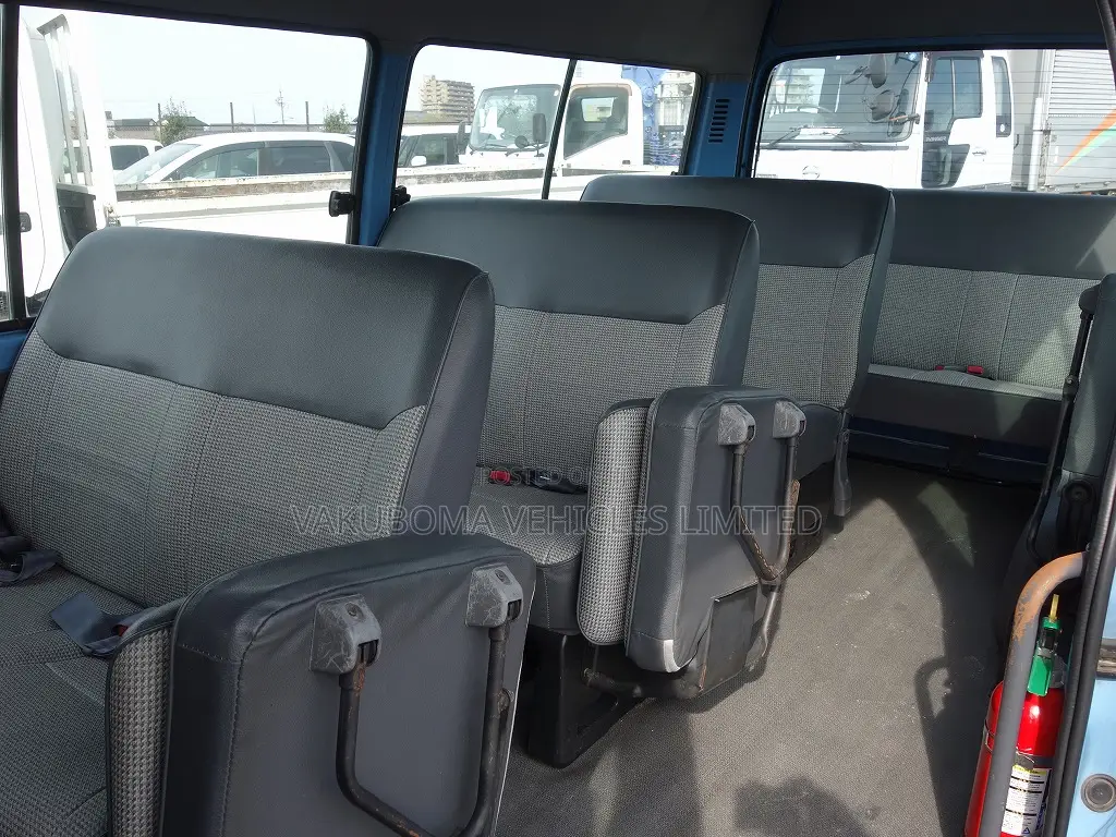 Toyota HiAce 1997 Blue