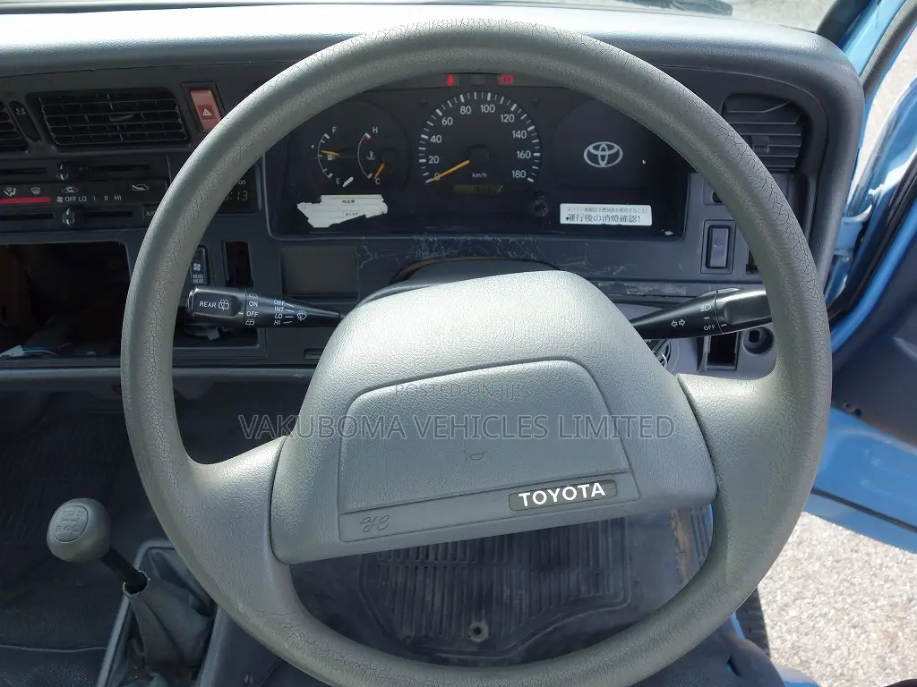 Toyota HiAce 1997 Blue