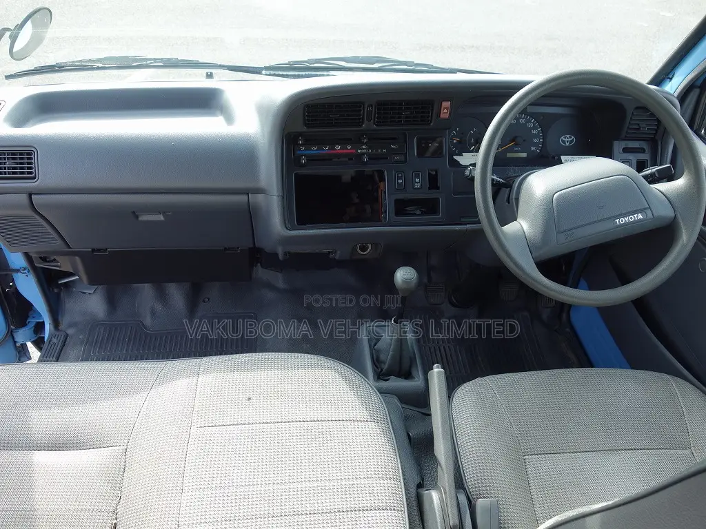 Toyota HiAce 1997 Blue