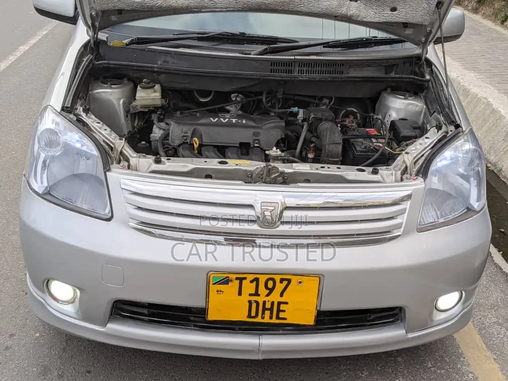 Toyota Raum 1.5 AWD 2004 Silver