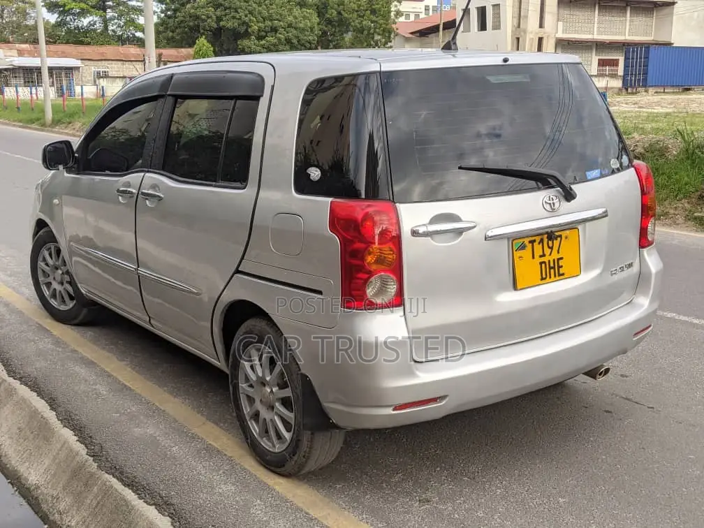Toyota Raum 1.5 AWD 2004 Silver