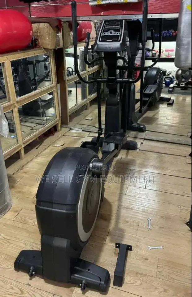 Cross Trainer Commercial 200kg Max User