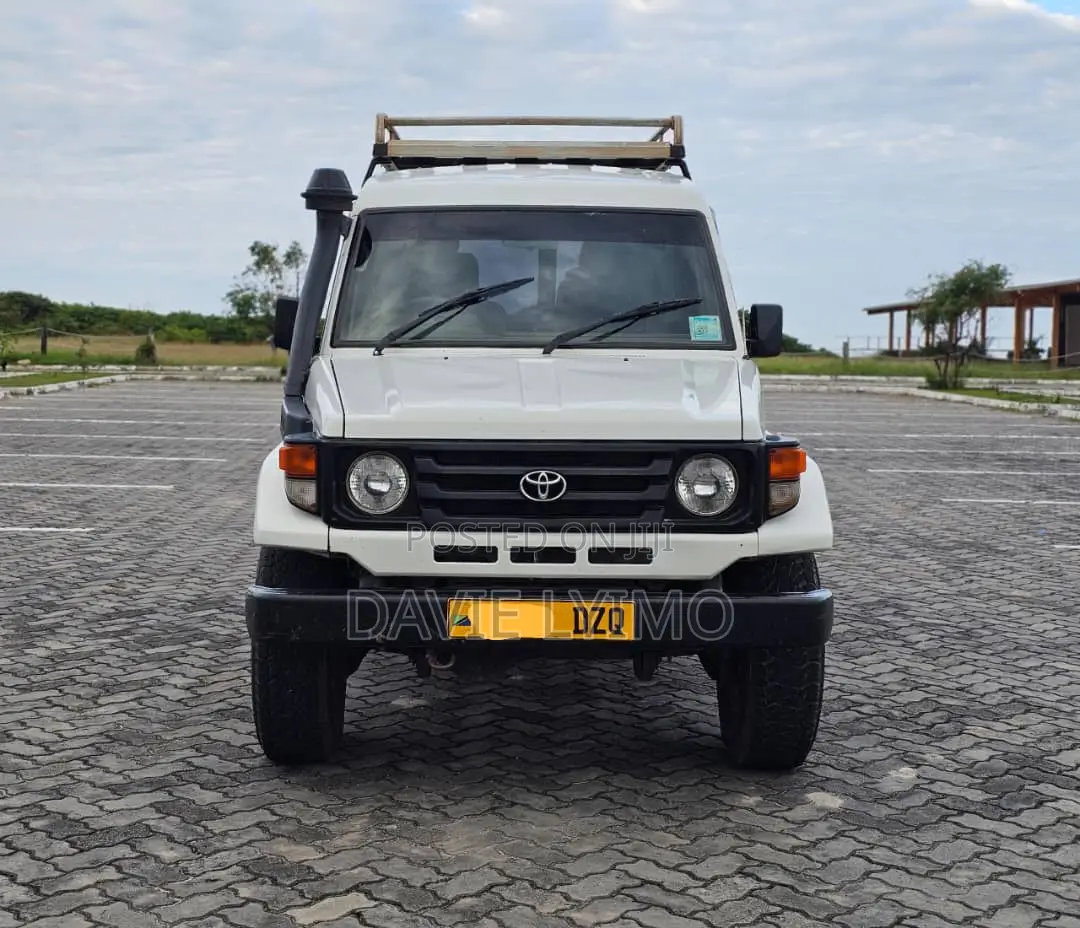 Toyota Land Cruiser 2006 White