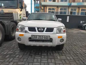 Nissan Hardbody 2009 White