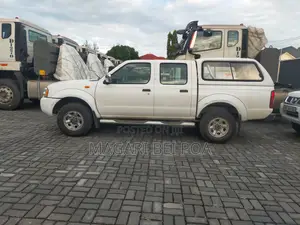 Nissan Hardbody 2009 White