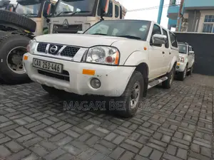 Nissan Hardbody 2009 White