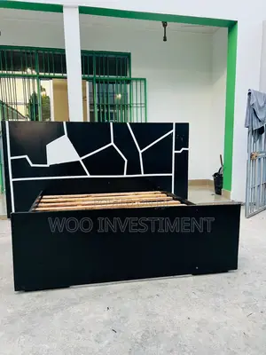 Kitanda Cha Mbao Ngumu Sana Size 5/6 Kinapatikana Kipya