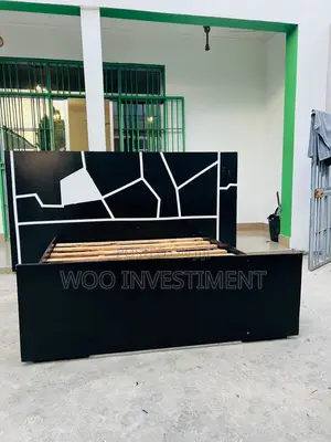 Kitanda Cha Mbao Ngumu Sana Size 5/6 Kinapatikana Kipya