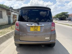Toyota Ractis 2005 Gray