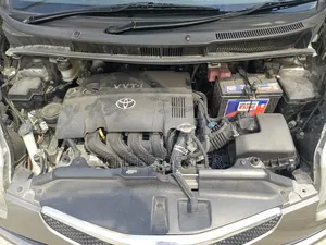 Toyota Ractis 2005 Gray