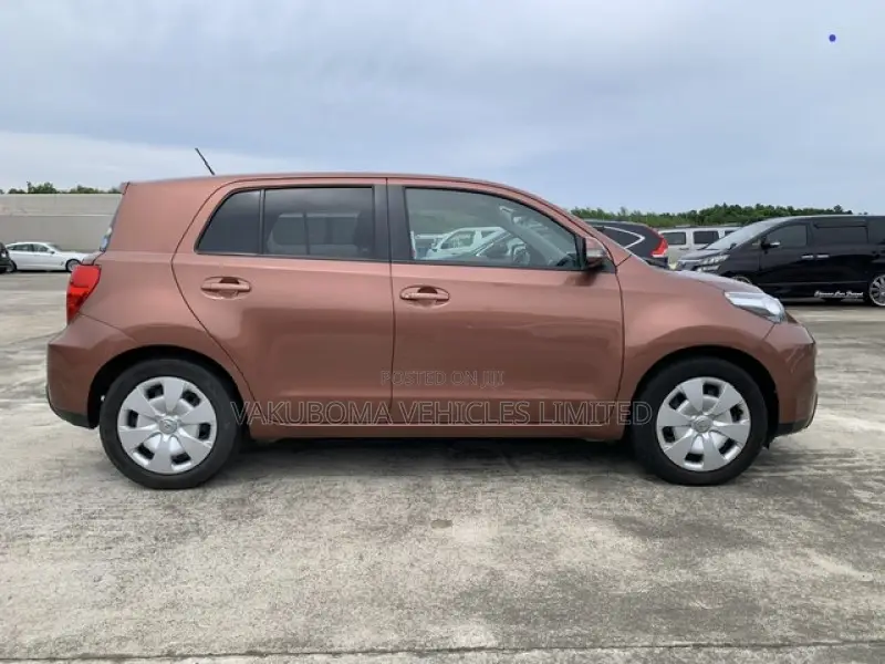 Toyota IST 2009 Orange