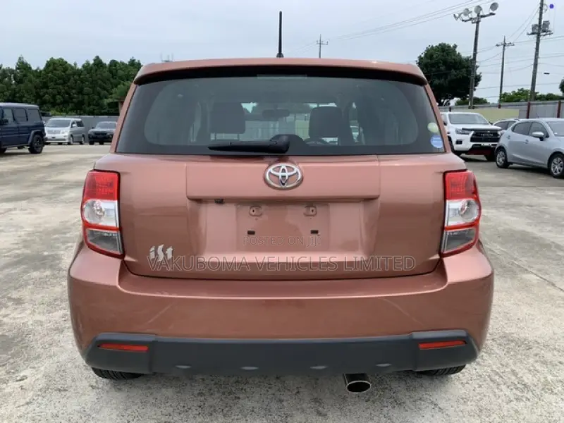 Toyota IST 2009 Orange