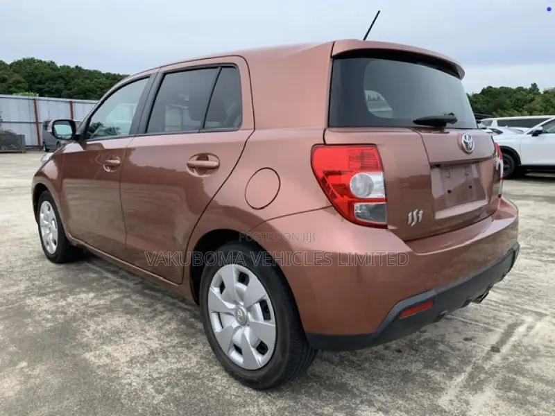 Toyota IST 2009 Orange