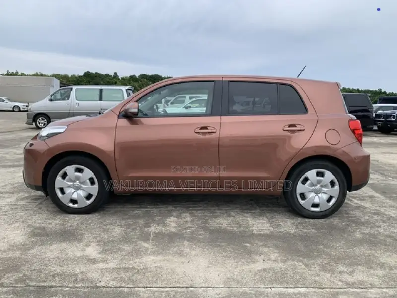 Toyota IST 2009 Orange