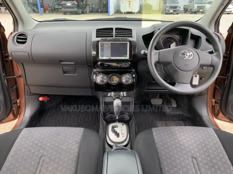 Toyota IST 2009 Orange