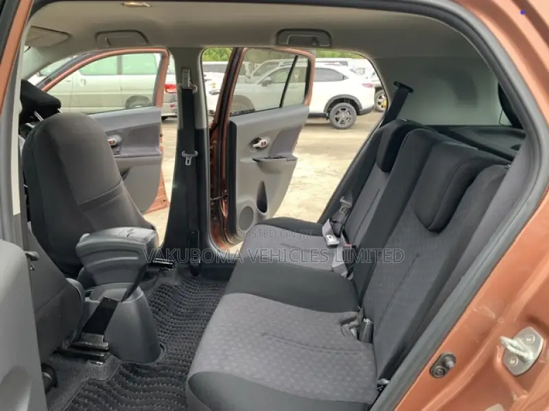 Toyota IST 2009 Orange