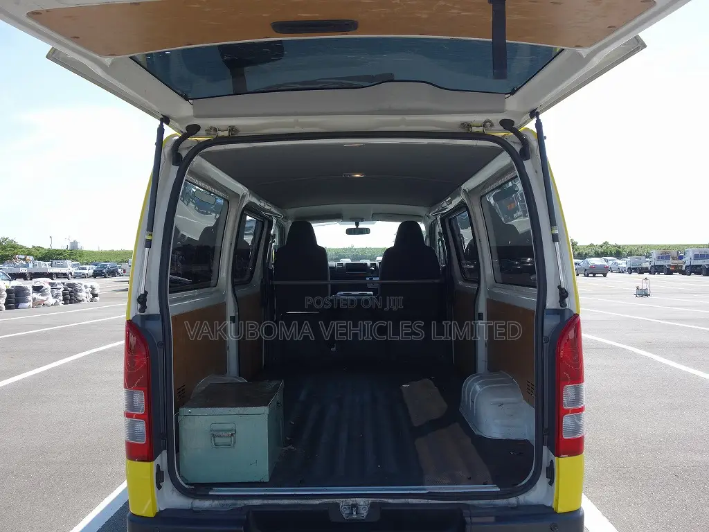 Toyota HiAce 2019 Yellow