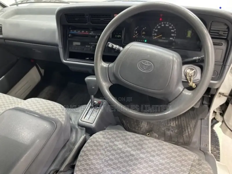 Toyota HiAce 2003 White