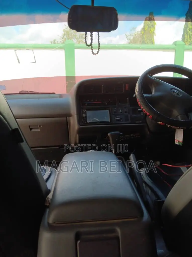 Toyota HiAce 2002 Silver