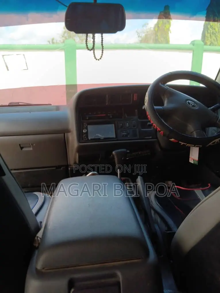 Toyota HiAce 2002 Silver