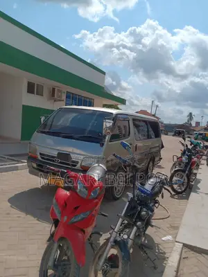 Toyota HiAce 2002 Silver