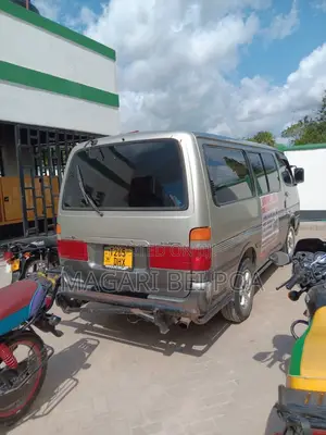 Toyota HiAce 2002 Silver