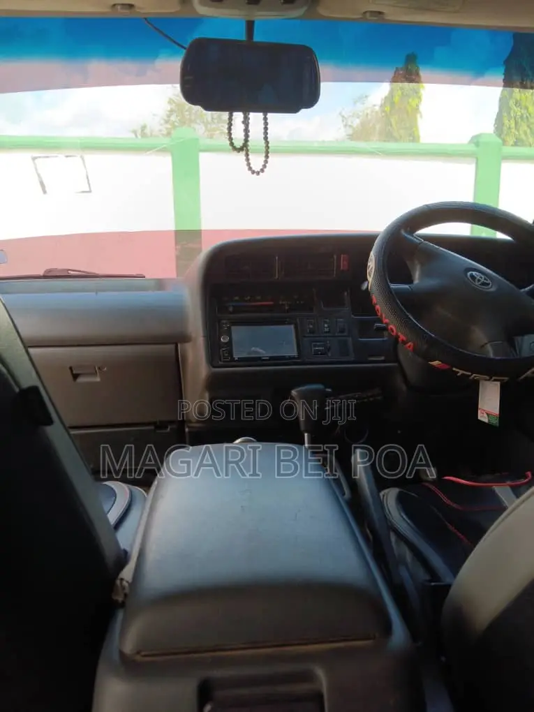 Toyota HiAce 2002 Silver