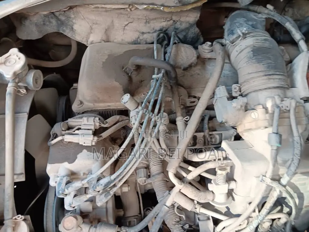 Toyota HiAce 2002 Silver