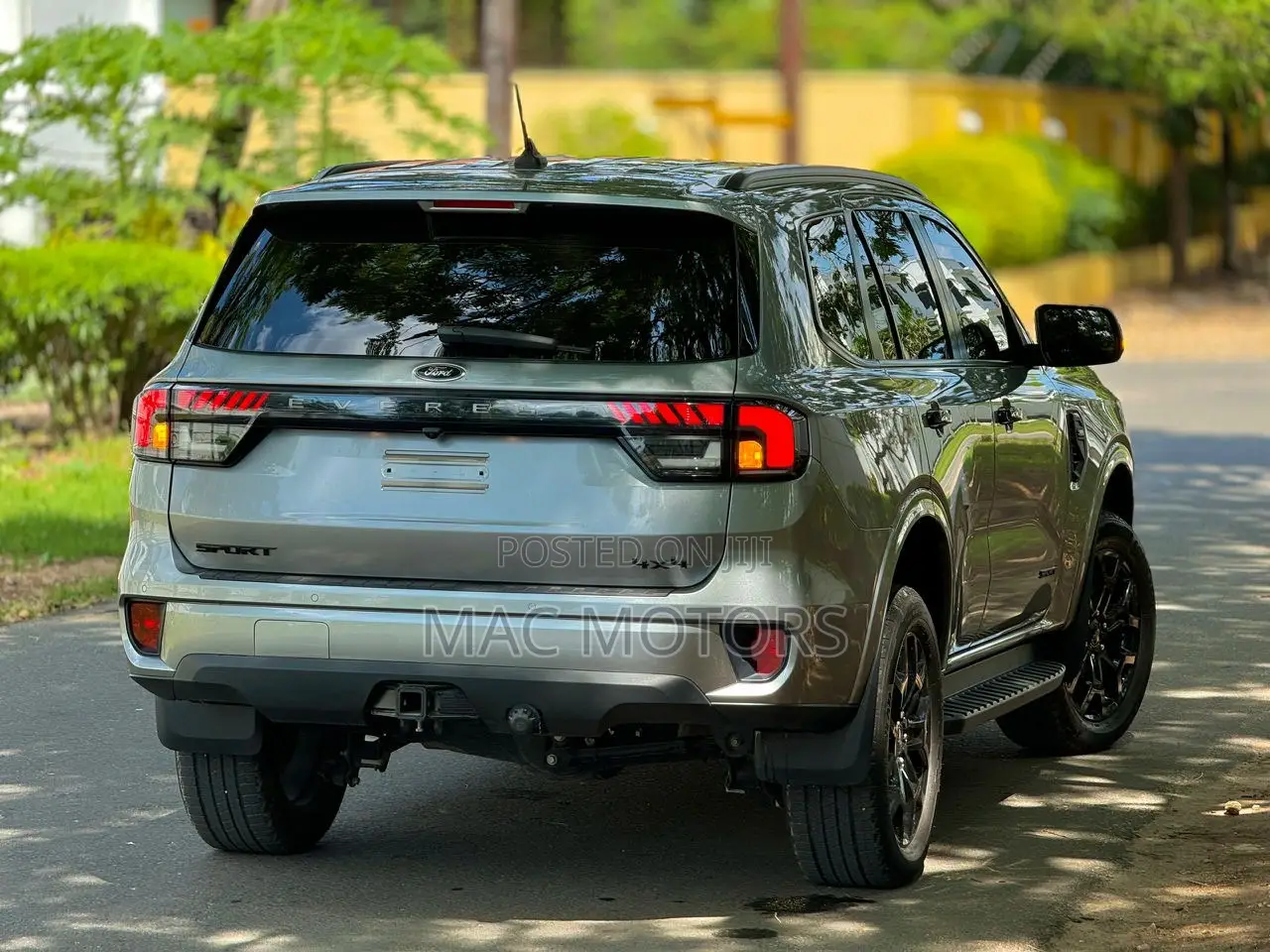 Ford Everest 2023 Silver